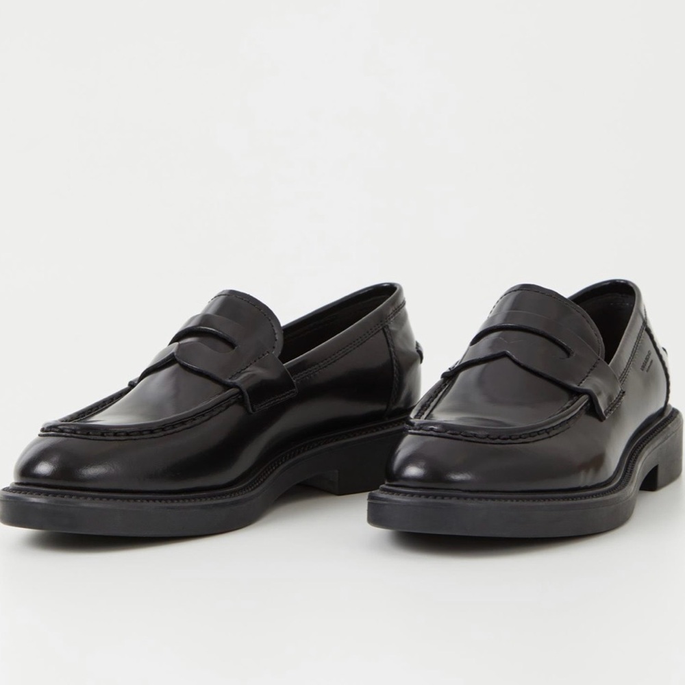Classic Women’s Black Penny Loafers